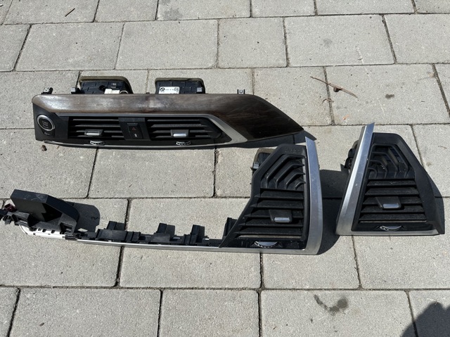 Решітка повітропровода 64229363444 BMW