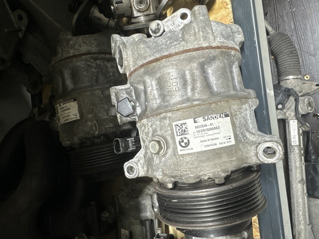 Насос кондиціонера 64525A58A52 BMW