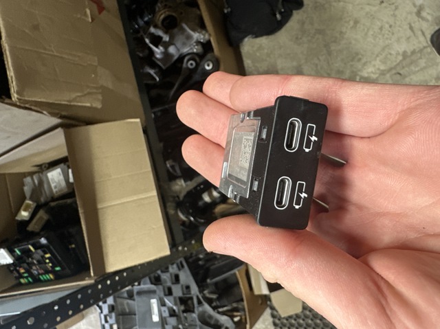 USB-розгалужувач 84108711938 BMW