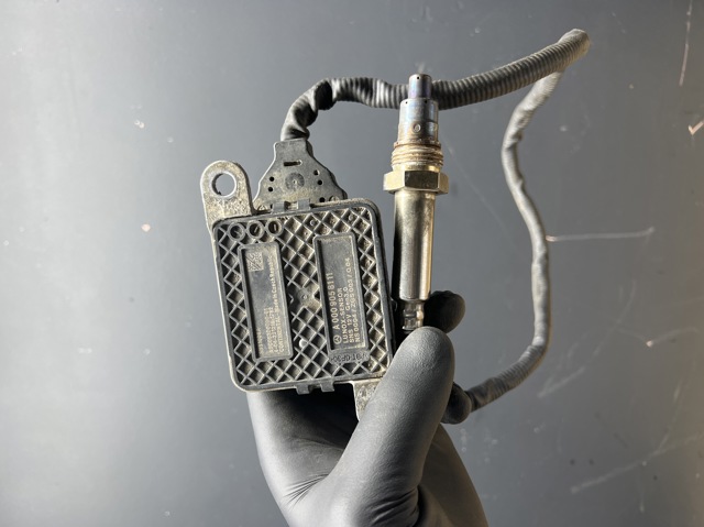 Датчик оксидів азоту NOX, задній A0009058111 MERCEDES