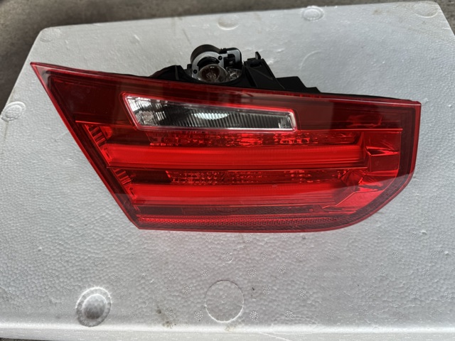 Задня ліва внутрішня фара 63217371111 BMW
