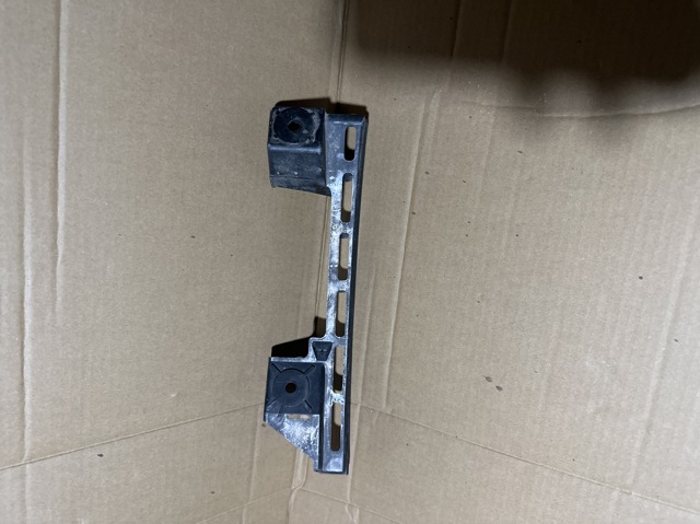 Кронштейн бампера переднього, лівий 1T0807889B VAG