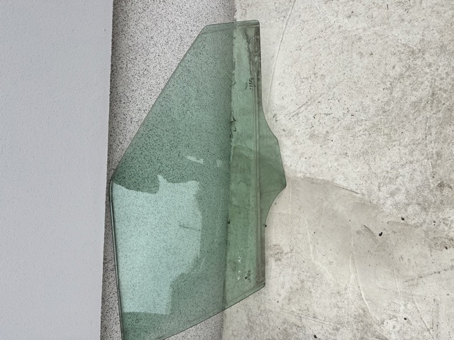 Скло пасажирських дверей 5J0845022G VAG
