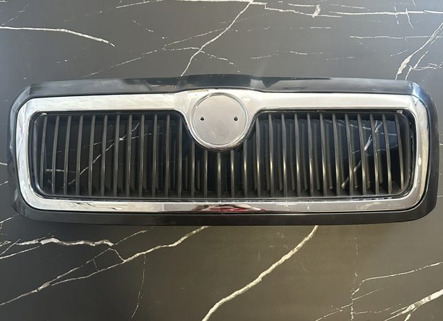 Захисна решітка радіатора 1U0853651 VAG