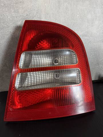 Задні ліхтарі 1U6945096 VAG