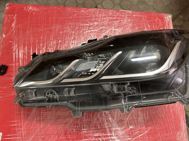 Фара ліва 8115002T3100 TOYOTA