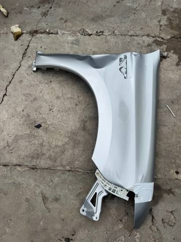 Переднє праве крило 5220L110 MITSUBISHI