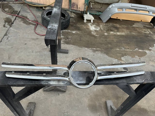 Облицювання радіатора 7L6853668A VAG
