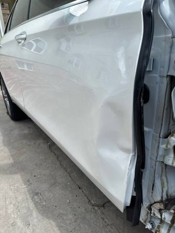 Дверка передня права A2137200205 MERCEDES