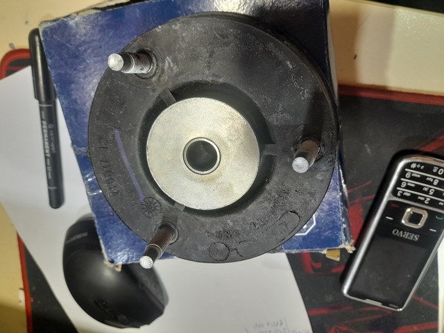 Подушка амортизатора переднього 4070497 FORD