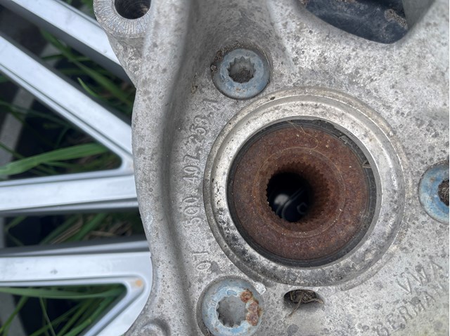 Цапфа поворотного кулака 5Q0407258A VAG