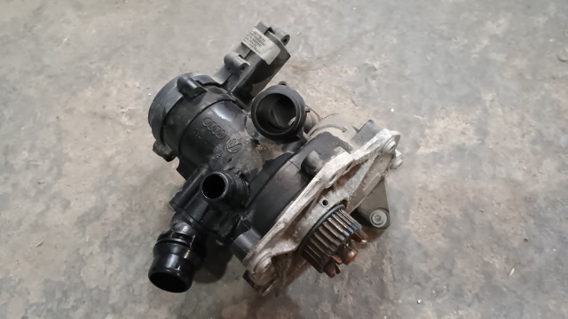 Помпа водяна, корпус 06L121111J VAG