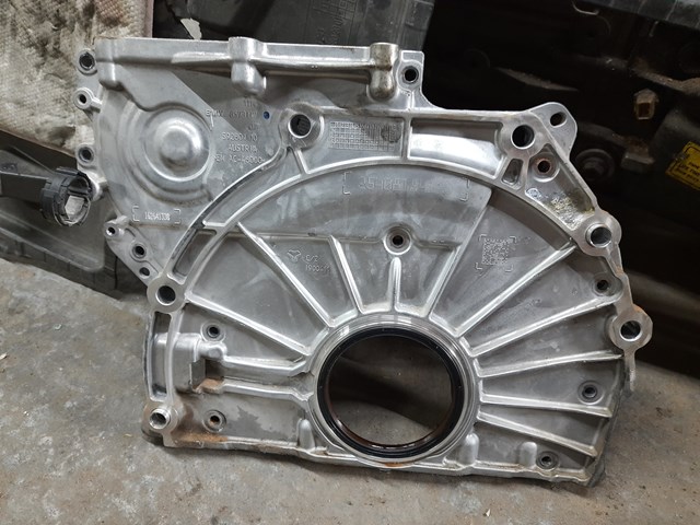 Кришка двигуна задня 11148573980 BMW