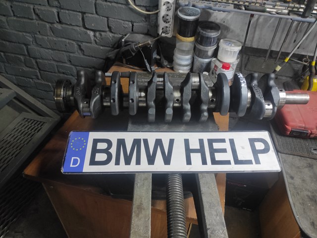 Колінвал двигуна 11210004025 BMW