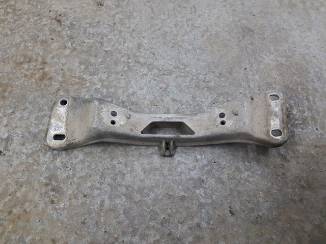 Балка кріплення коробки передач 1138578 BMW