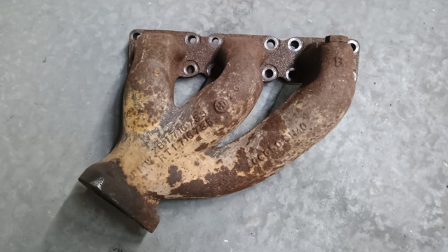 Колектор випускний задній 11621716733 BMW