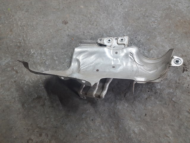Кришка випускного колектора 11657618370 BMW