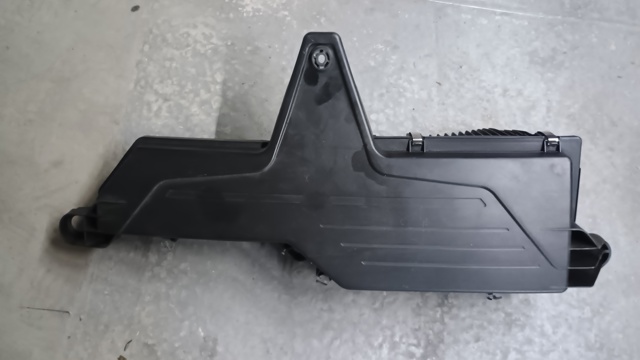 Корпус повітряного фільтра 13717597589 BMW
