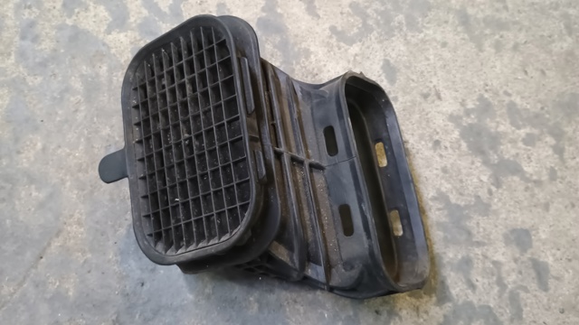 Повітроприймач 13717613156 BMW
