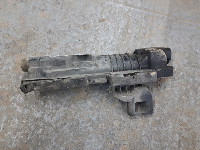 Кронштейн радіатора правий 1436248 BMW