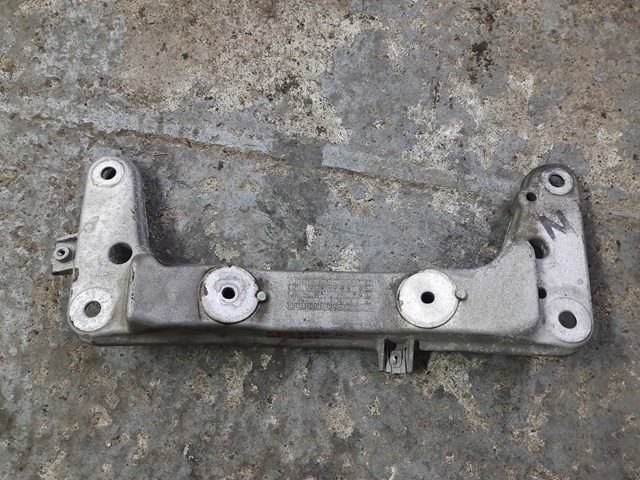 Кронштейн КПП 22326796611 BMW
