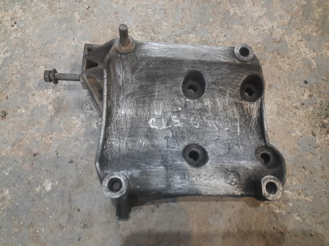 Кронштейн компресора кондиціонера 2245417 BMW