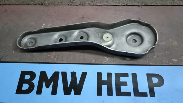 Кронштейн задньої балки 31106861142 BMW