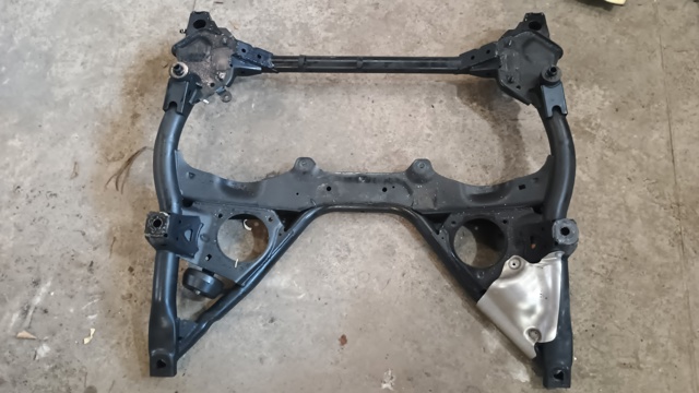 Передня балка 31106872118 BMW
