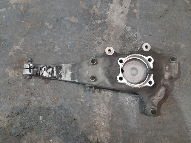 Цапфа поворотного кулака 31216775769 BMW