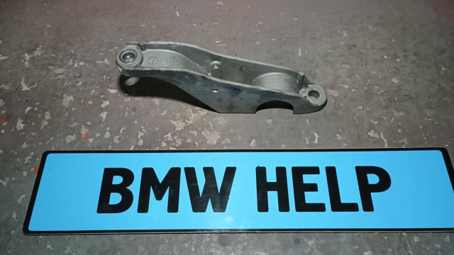 Хомут кріплення втулки стабілізатора, переднього 31306861473 BMW