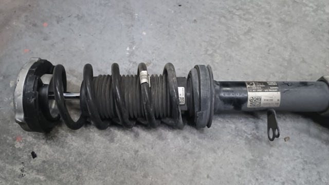 Стійка передня права 31316871996 BMW