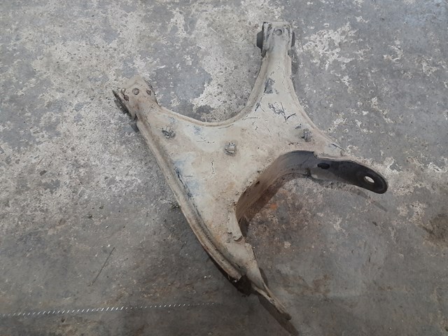 Балансир задній нижній, правий 33321095042 BMW