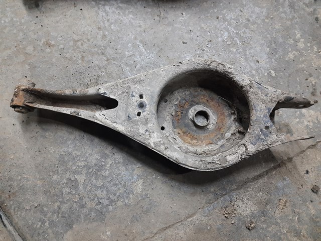 Важіль задньої підвіски поперечний, лівий 33321095555 BMW