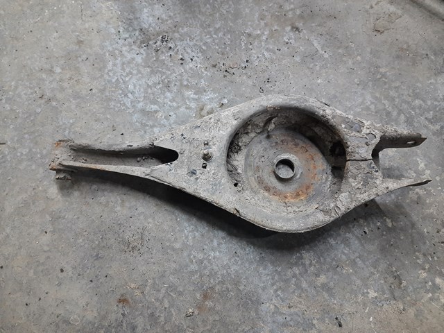 Важіль задньої підвіски поперечний, правий 33321095556 BMW