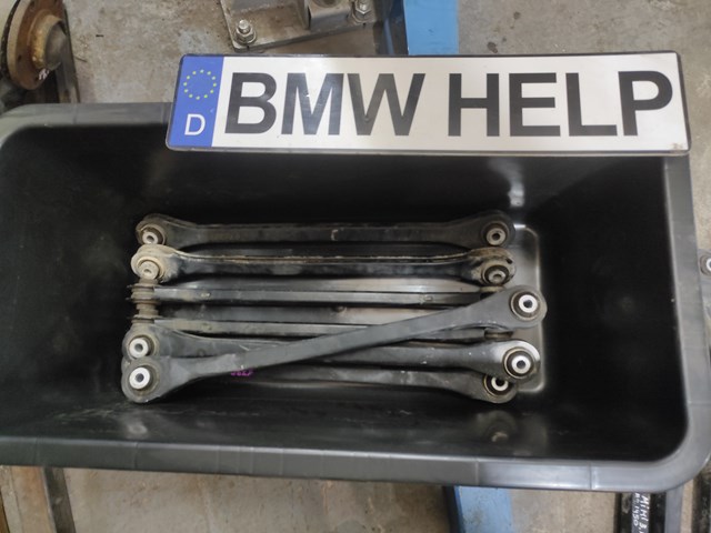 Розтяжка задньої підвіски 33326851569 BMW