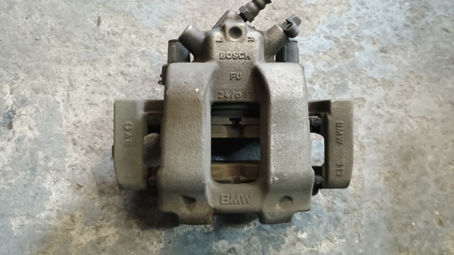 Супорт гальмівний, передній, правий 34116857688 BMW