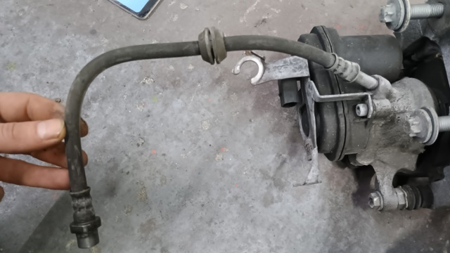 Гнучка гальмівна трубка задня 34206861806 BMW