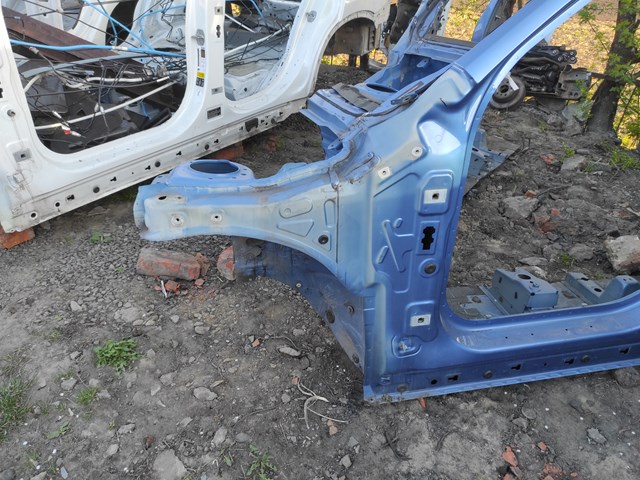 Боковина кузова ліва 41007436135 BMW