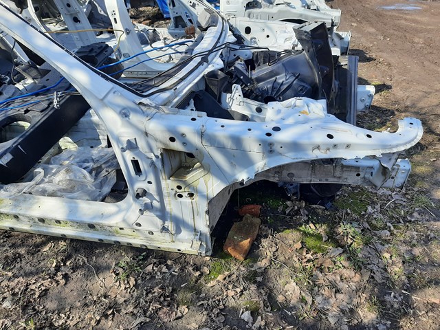 Стійка кузова передня, права 41217240546 BMW