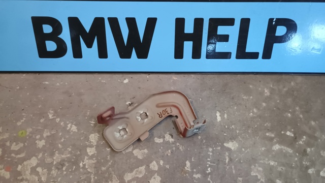 Кронштейн кріплення крила переднього правого, задній 41358066940 BMW