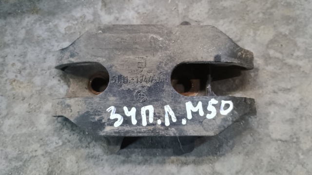 Кронштейн бампера переднього 51111944545 BMW