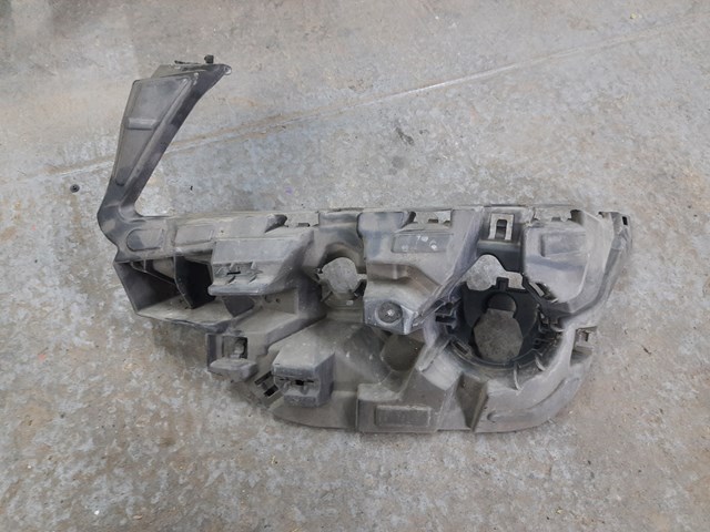Кронштейн бампера переднього, лівий 51117212955 BMW