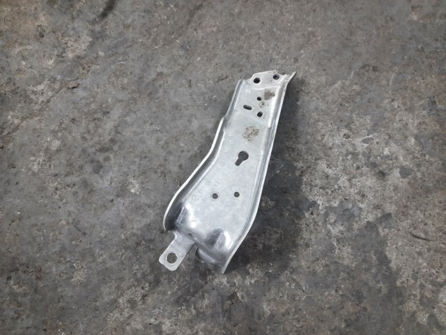 Кронштейн підсилювача переднього бампера 51117301586 BMW