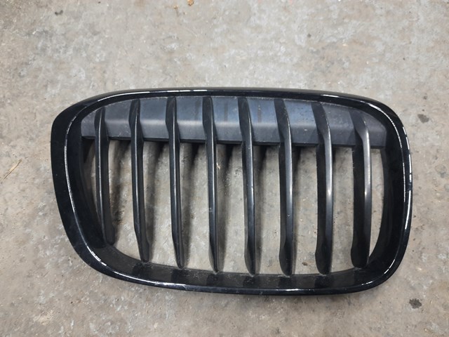 Решітка радіатора права 51117383364 BMW