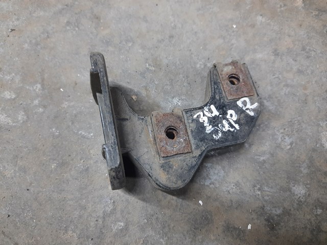 Кронштейн кріплення бампера переднього правий 51118159362 BMW