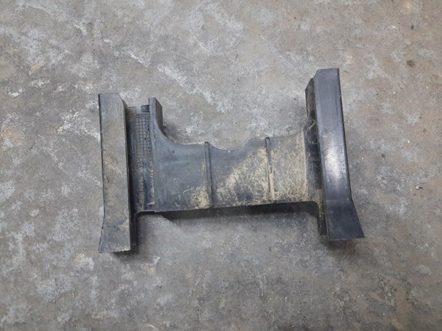 Кріплення бамера ліве 51121960697 BMW
