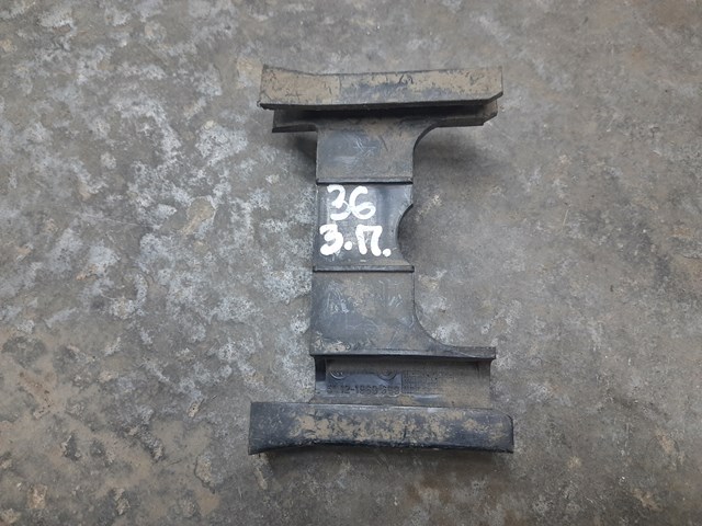 Кронштейн бампера заднього, правий 51121960698 BMW