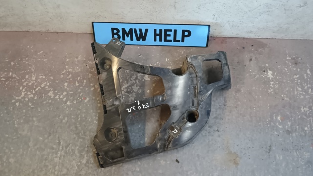 Кронштейн бампера заднього, зовнішній правий 51127158446 BMW