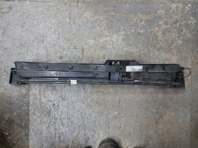 Кронштейн бампера заднього, центральний 51127378532 BMW