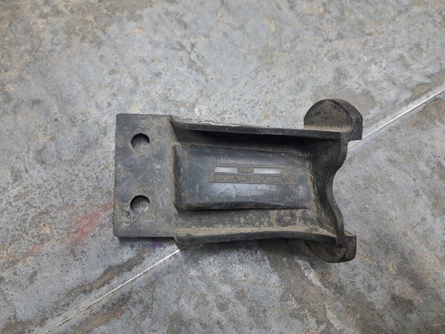 Кронштейн бампера переднього, правий 51128146096 BMW